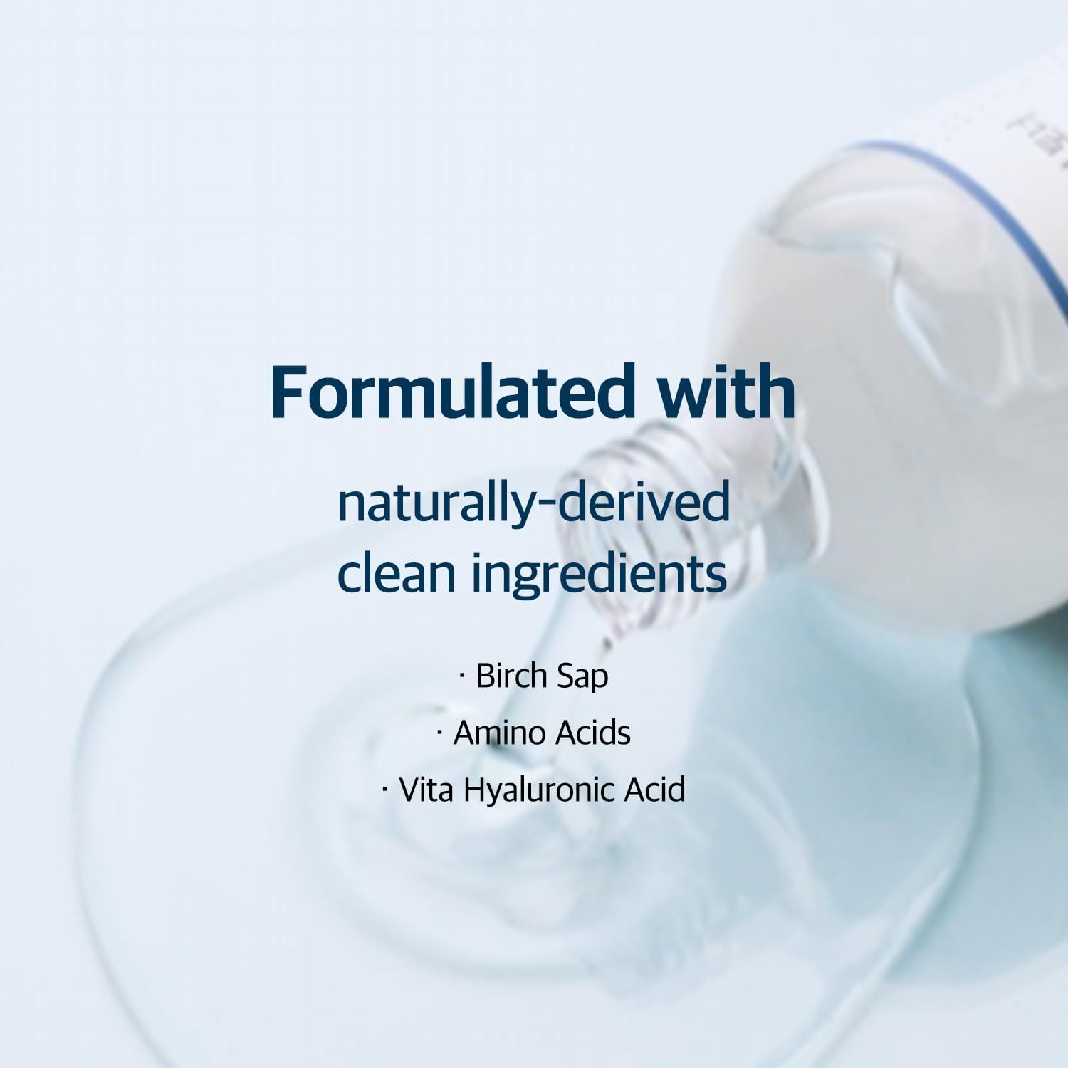 Prodotto versato da una bottiglia. Testo: Formulato con ingredienti naturali: Betulla, aminoacidi, acido ialuronico.