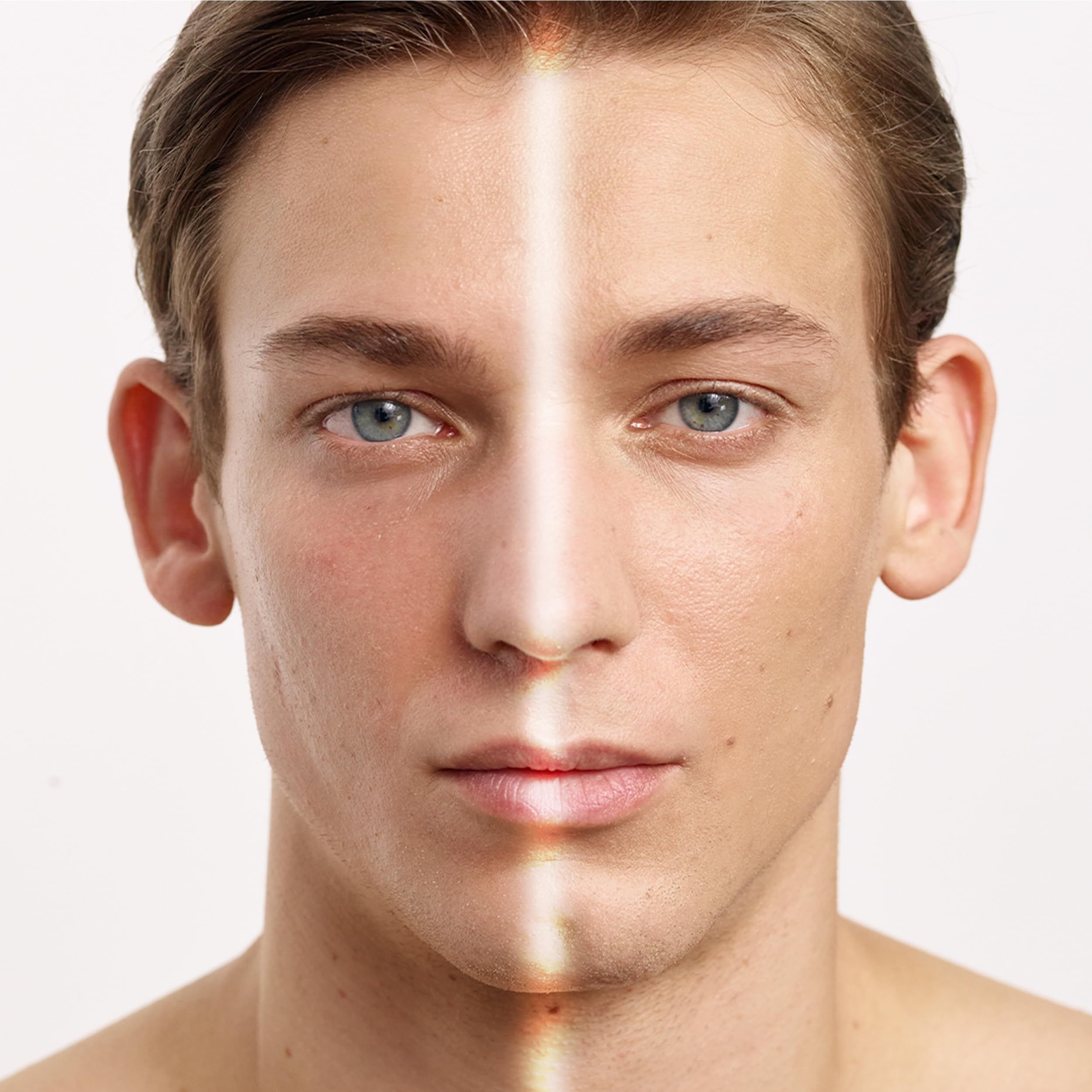 Volto di uomo diviso da un fascio di luce. Un lato abbronzato, l'altro chiaro.