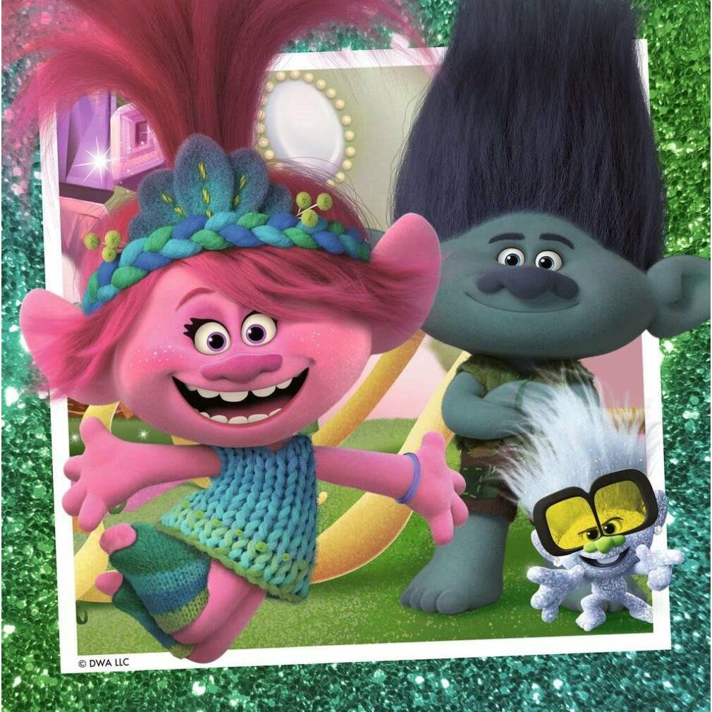 Tre personaggi dei Trolls su sfondo verde. Un personaggio sorride, un altro ha i capelli blu e occhiali.