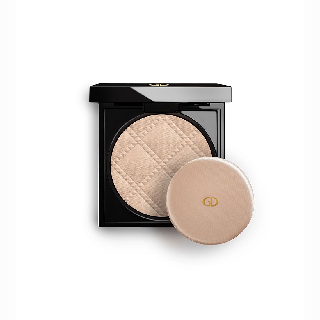 Cipria compatta in custodia nera, coperchio aperto. Polvere beige con motivo impresso. Cipria separata.
