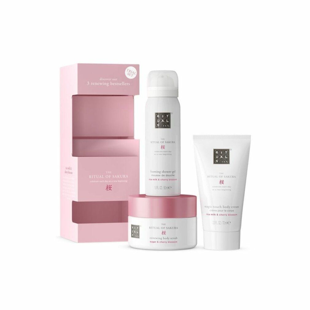 Tre prodotti cosmetici Rituals of Sakura in confezione rosa: schiuma da doccia, crema corpo e scrub corpo.
