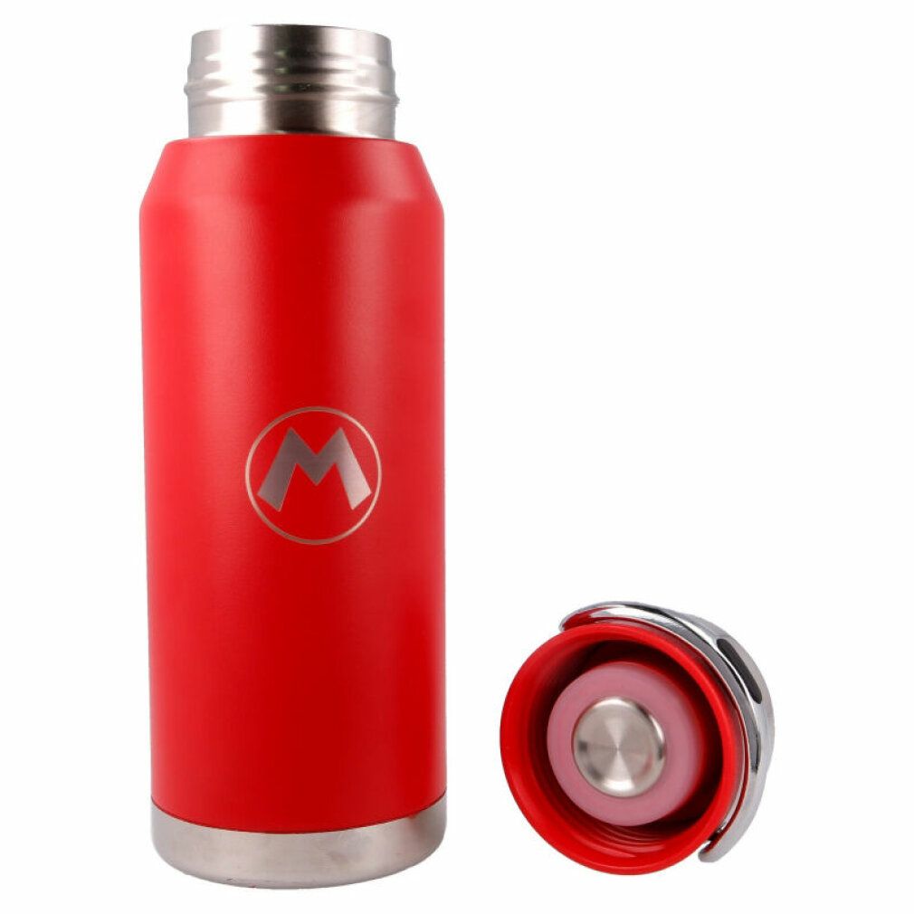 Borraccia rossa cilindrica in acciaio inox. Tappo accanto. Logo argentato "M".