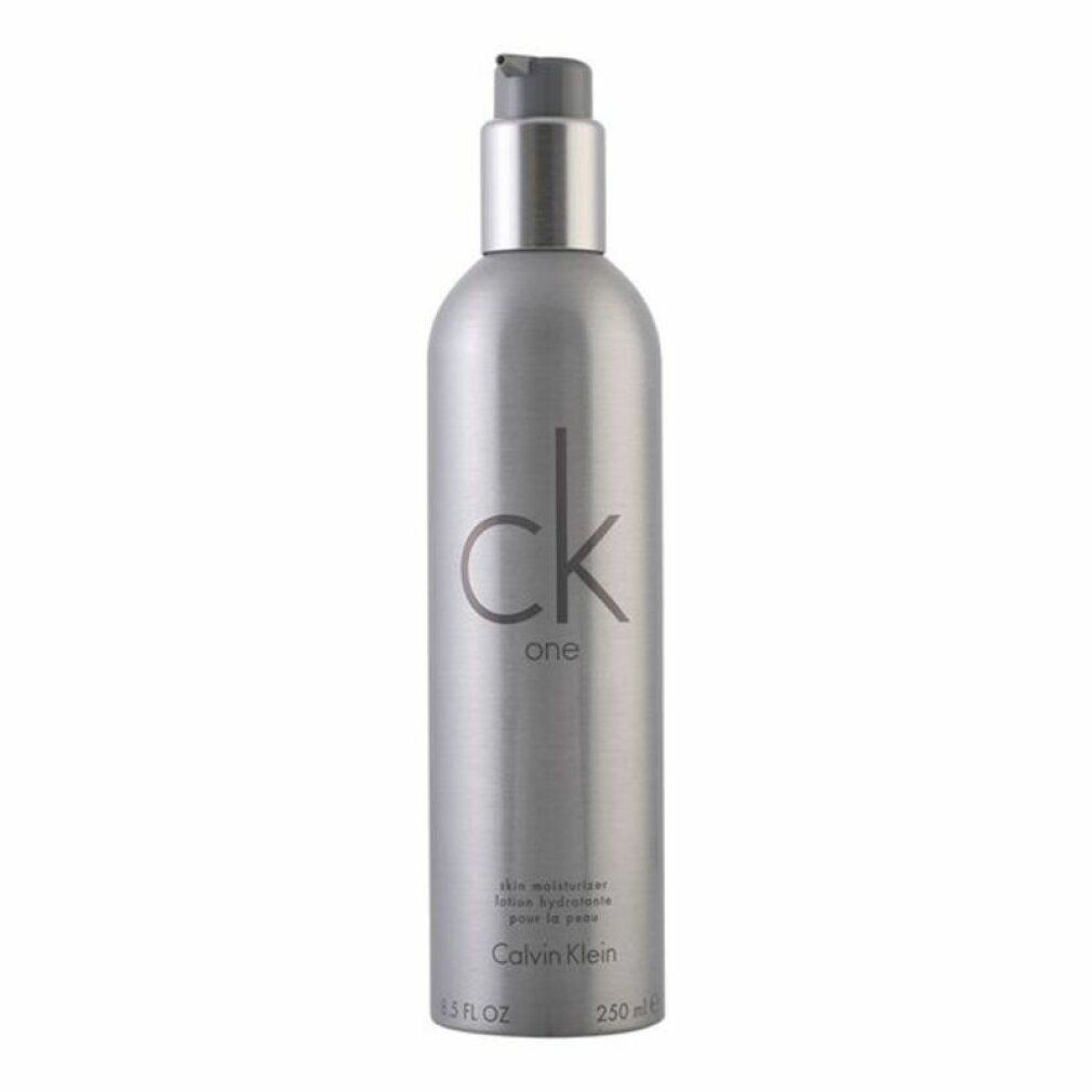 Flacone argento con dosatore. Scritta: ck one, Calvin Klein. Contiene 250 ml di lozione.