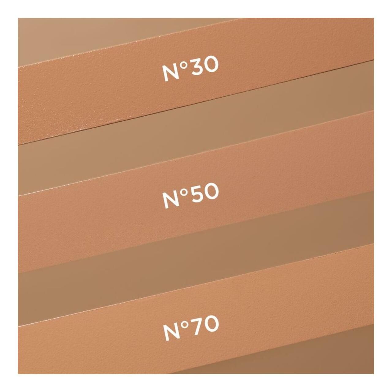 Tre strisce di tonalità della pelle, numerate 30, 50 e 70. Sfumature per fondotinta per gambe.