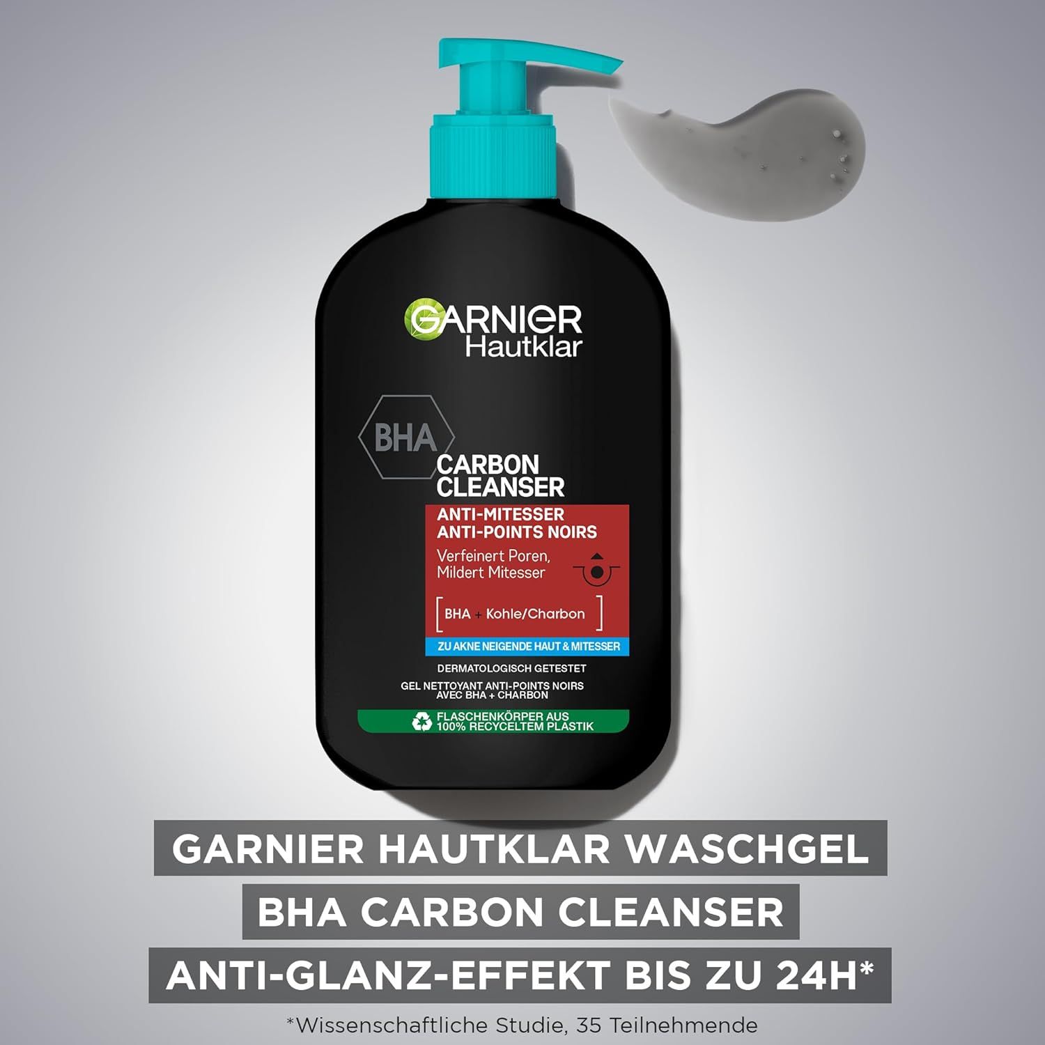 Mani che tengono un flacone nero Garnier Hautklar Waschgel. BHA Carbon Cleanser. Pompa turchese. Schiuma.