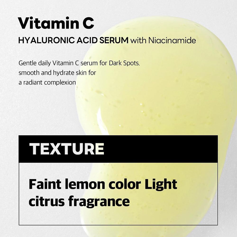Flacone di siero con tappo nero. Testo: Vitamin C, Hyaluronic Acid Serum. Traccia di siero giallo.