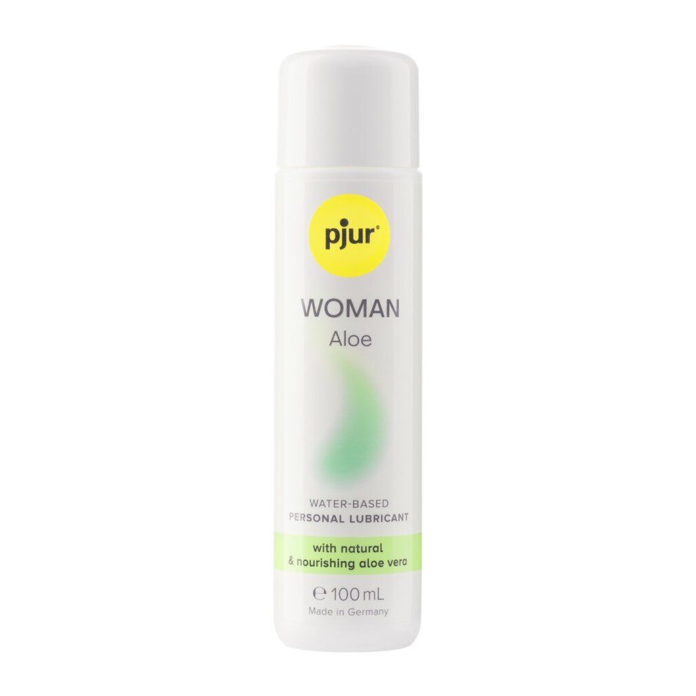 Flacone bianco con etichetta gialla. Scritta: pjur WOMAN Aloe. Lubrificante personale a base d'acqua con aloe vera. 100 ml.