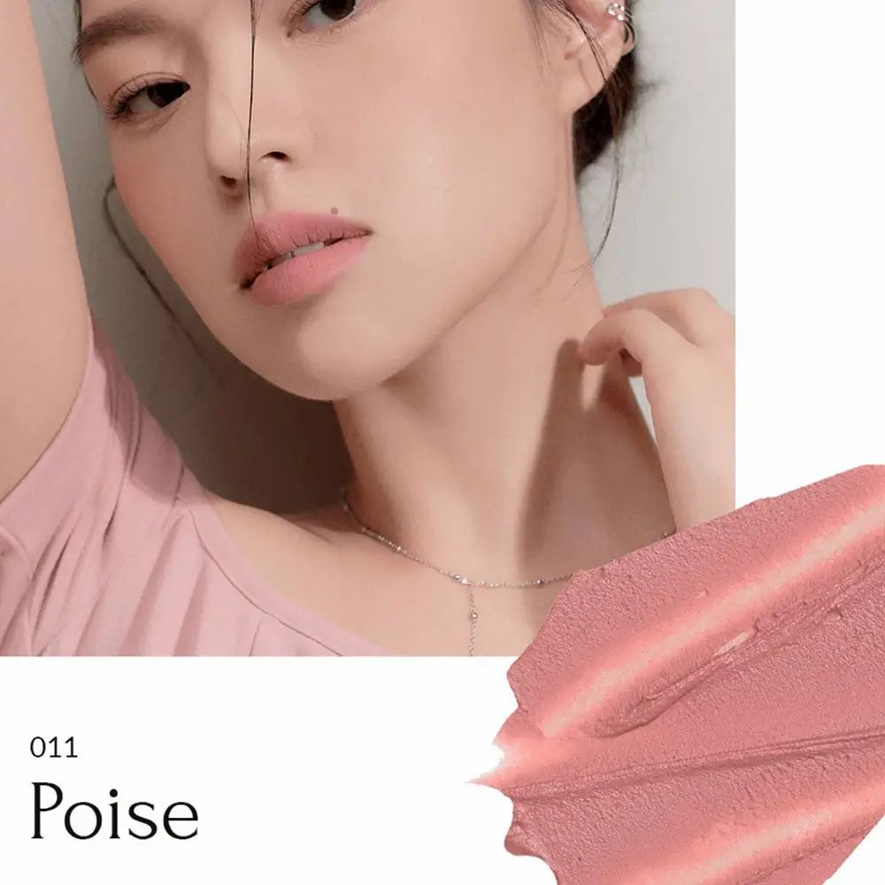 Campione di rossetto rosa. Testo "011 Poise".