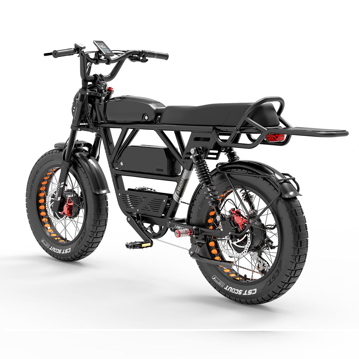 Bicicletta elettrica nera, vista laterale. Pneumatici larghi, portapacchi, freni a disco. Dettagli arancioni sui pneumatici.