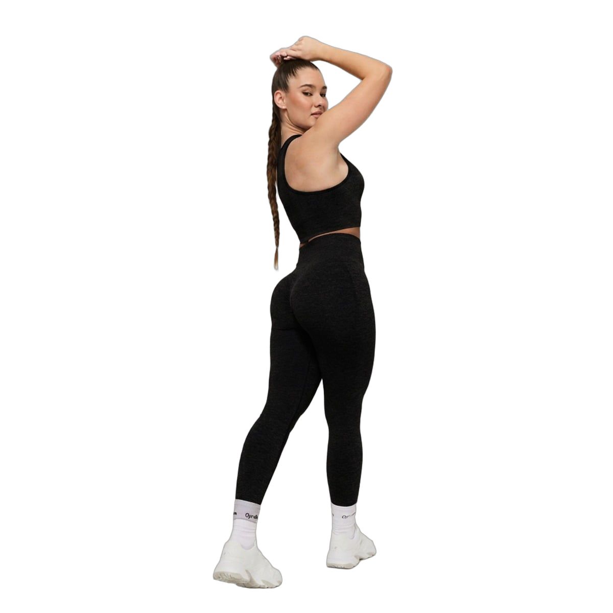 Donna con leggings graphite a vita alta e reggiseno sportivo abbinato.