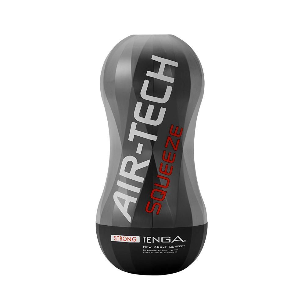 Prodotto grigio-nero con scritta AIR-TECH e SQUEEZE. Sotto, STRONG TENGA. Forma verticale con superficie scanalata.