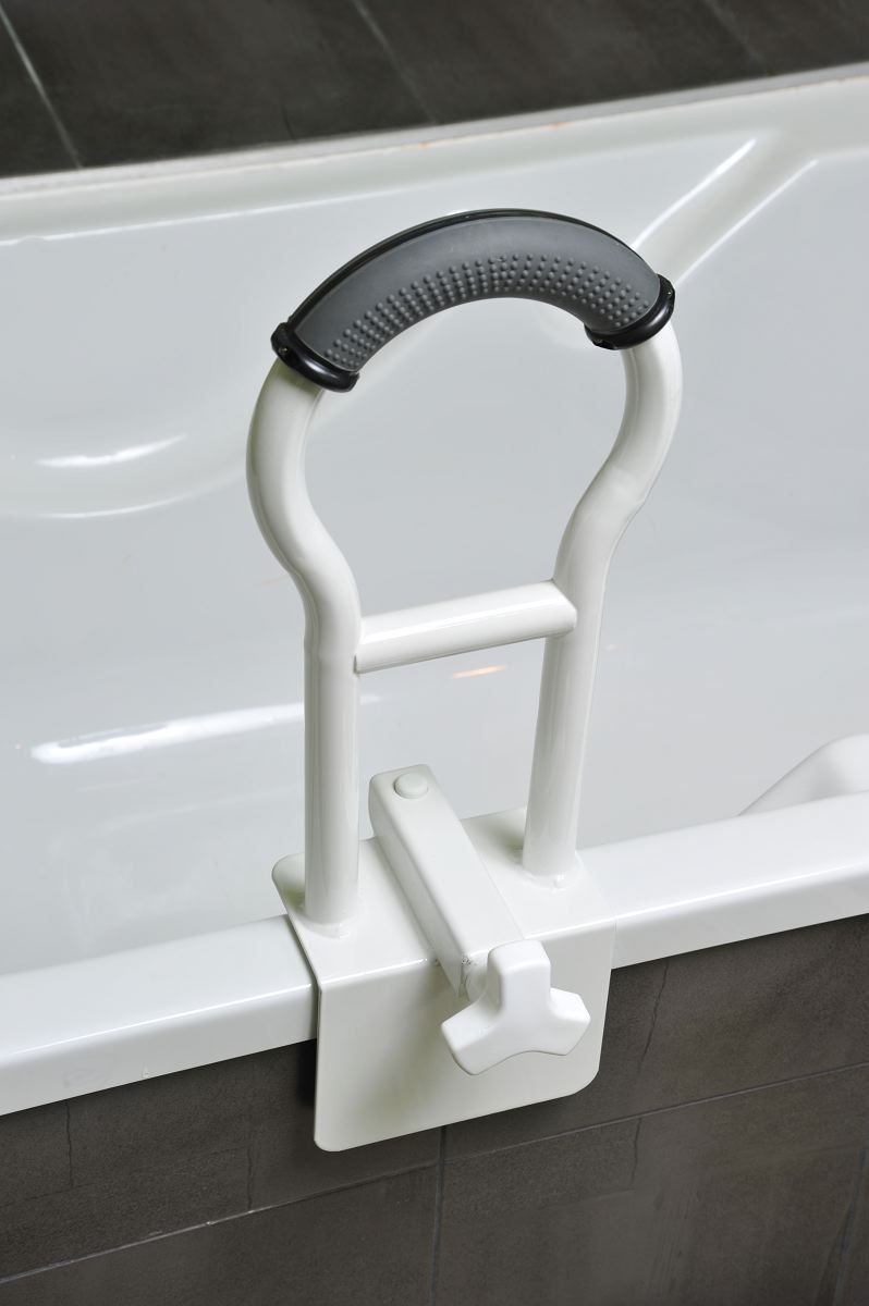 Maniglione bianco per vasca da bagno. Impugnatura grigia e zigrinata. Dispositivo di bloccaggio. Supporti verticali con barra orizzontale.