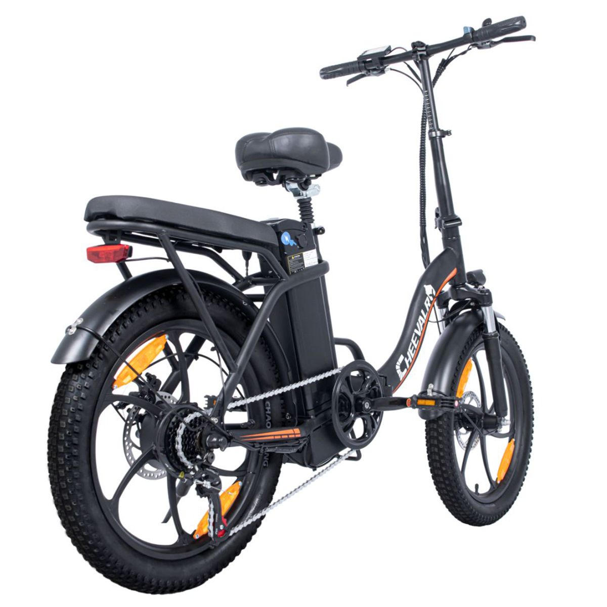 Bicicletta elettrica nera con portapacchi e fanale posteriore. Pneumatici, sella e dettagli visibili.