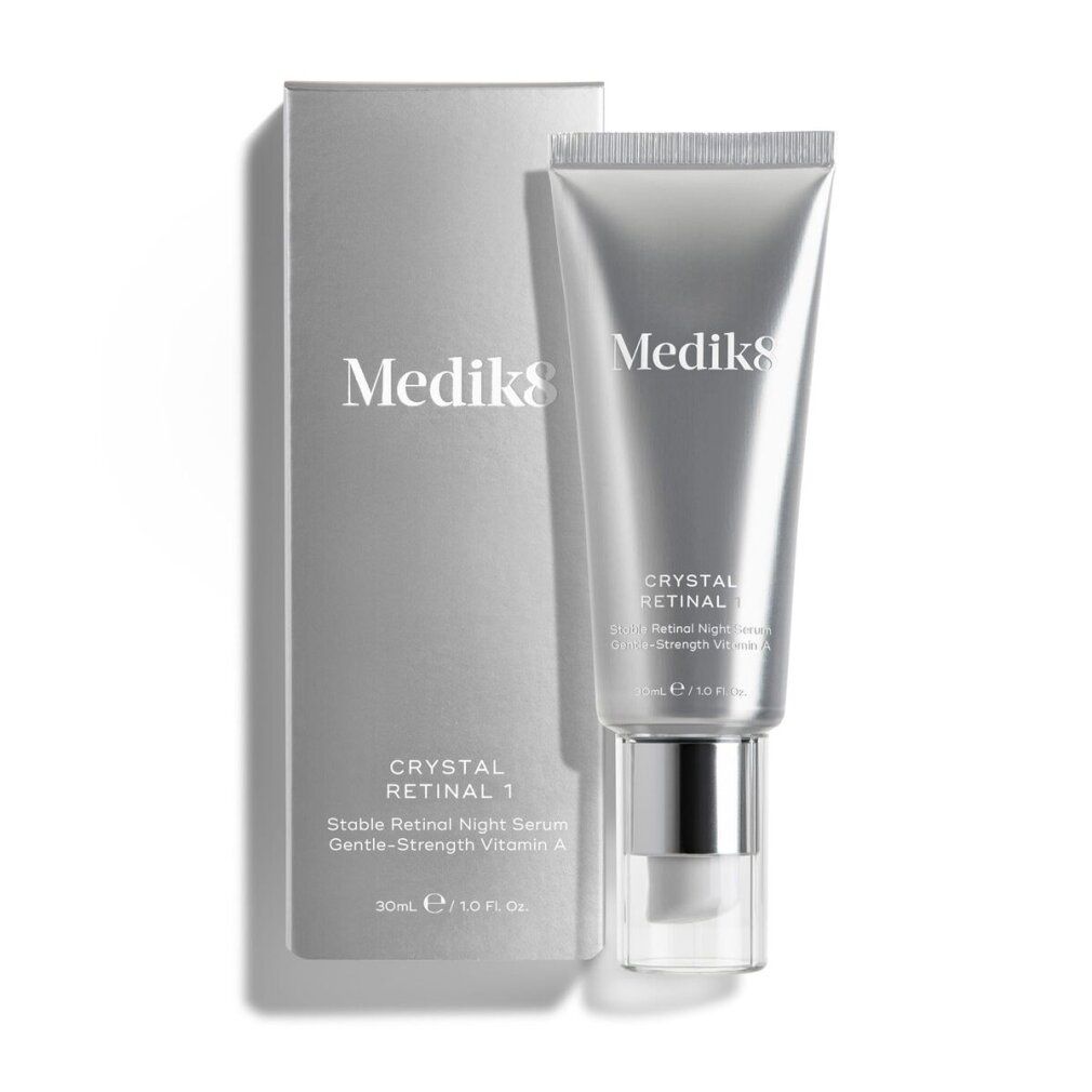 Tubo e scatola argentati. Scritta Medik8 e Crystal Retinal 1. Testo: Stable Retinal Night Serum.