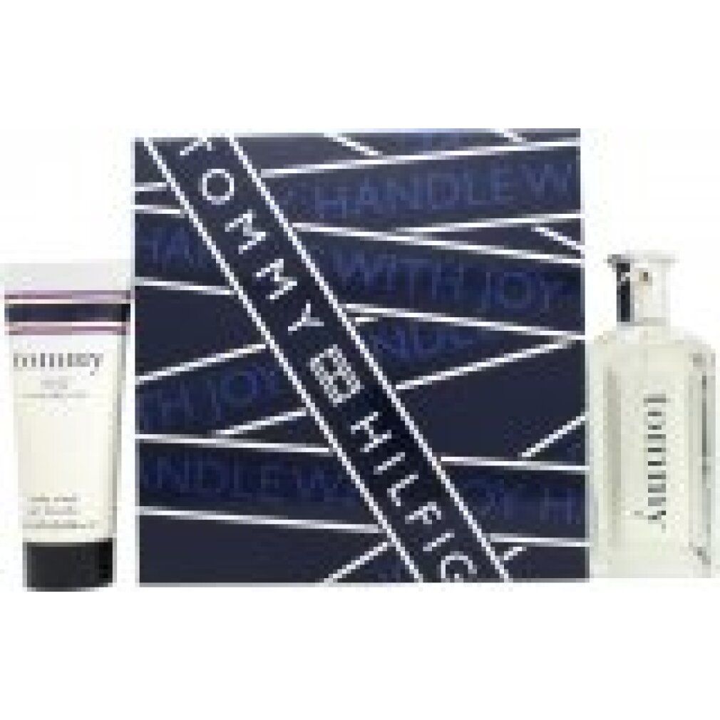 Set regalo Tommy Hilfiger con flacone, gel doccia e scatola. Scatola con logo Tommy Hilfiger. Flacone e gel doccia con scritta Tommy.