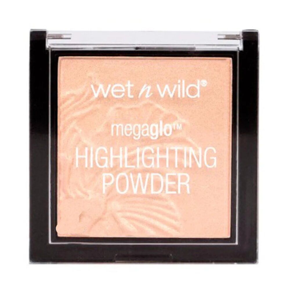 Highlighter in polvere quadrato in confezione nera. Scritta: Wet n Wild Megaglo Highlighting Powder. Tonalità rosa chiaro con motivo in rilievo.