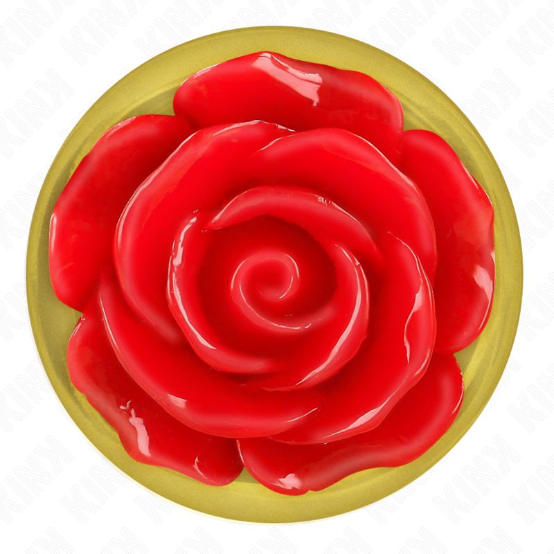 Vista dettagliata dell'applicazione di rosa rossa sulla base di un plug anale dorato.