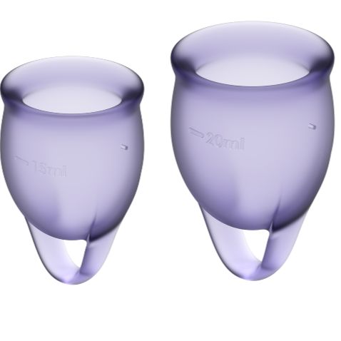 Due coppette mestruali viola, 15ml e 20ml, con stelo.