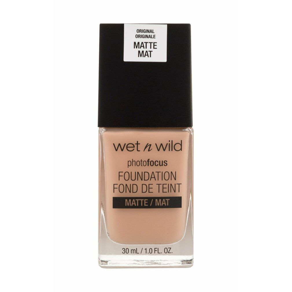 Fondotinta Wet n Wild Photofocus Matte. Flacone con tappo nero. Tonalità beige.