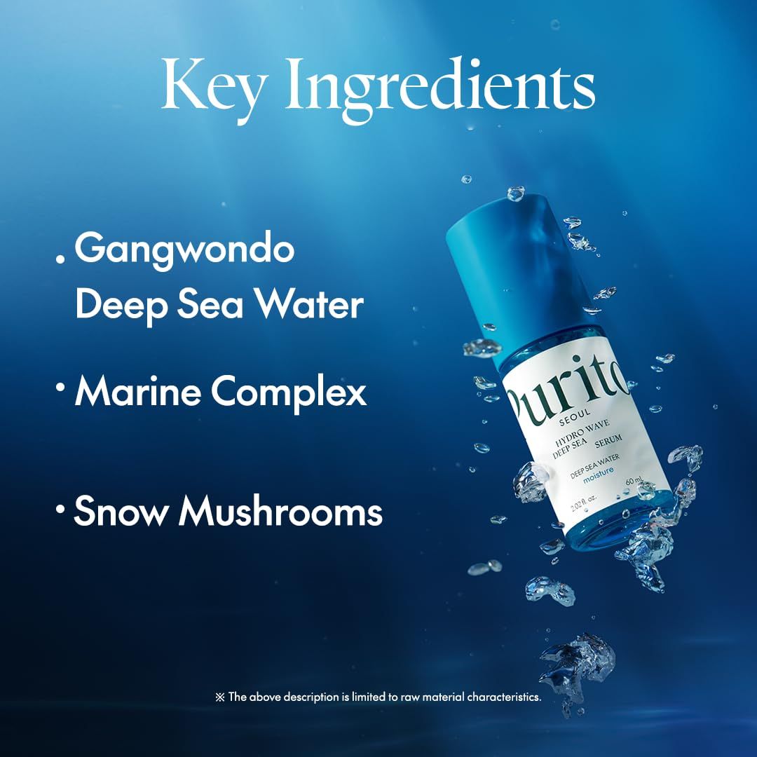 Flacone blu e bianco di siero. Ingredienti chiave: Gangwondo Deep Sea Water, Marine Complex, Snow Mushrooms. Sfondo blu con gocce.