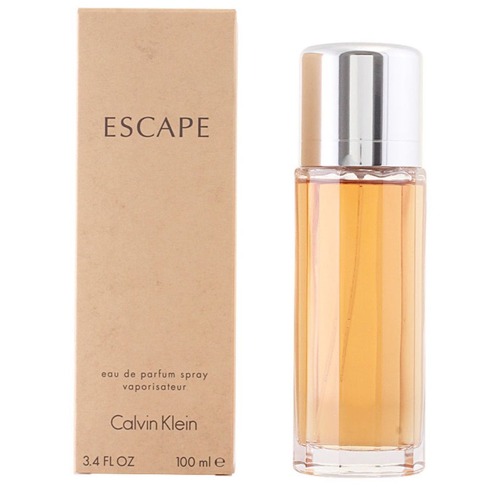Flacone di profumo con tappo argentato e confezione beige. Sulla confezione sono visibili "ESCAPE" e "Calvin Klein".