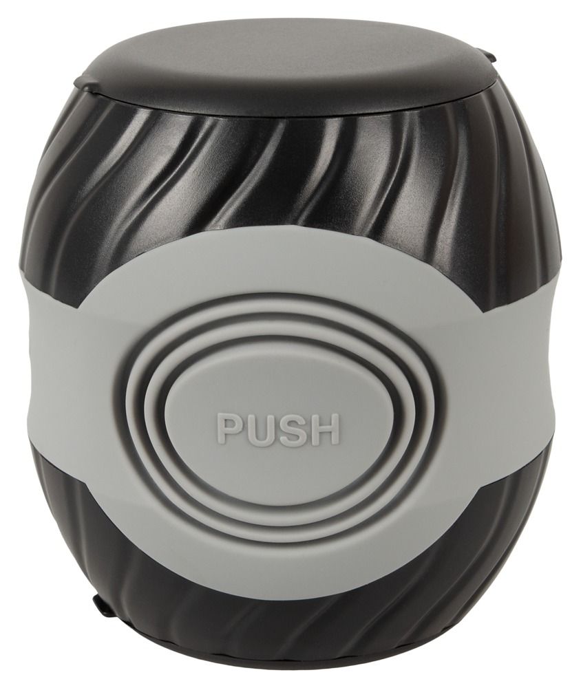 Masturbatore nero scanalato con fascia grigia e pulsante "PUSH". Parte superiore nera.