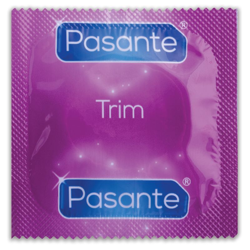 Preservativo Pasante Trim confezionato singolarmente in pellicola viola.