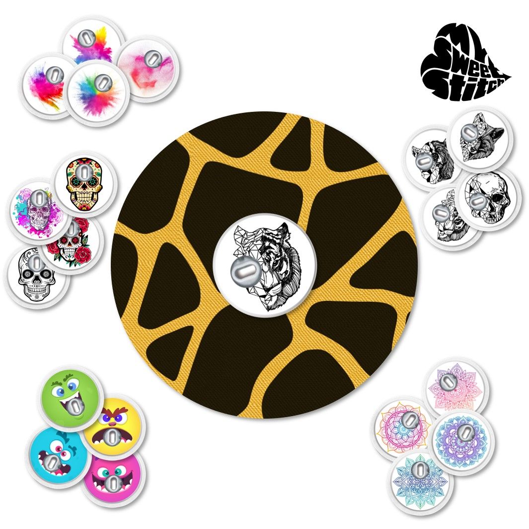 Vari anelli di fissaggio con disegni. Giraffa, teschi, mandala, mostri, tigre. Logo 'MySweetStitch'.