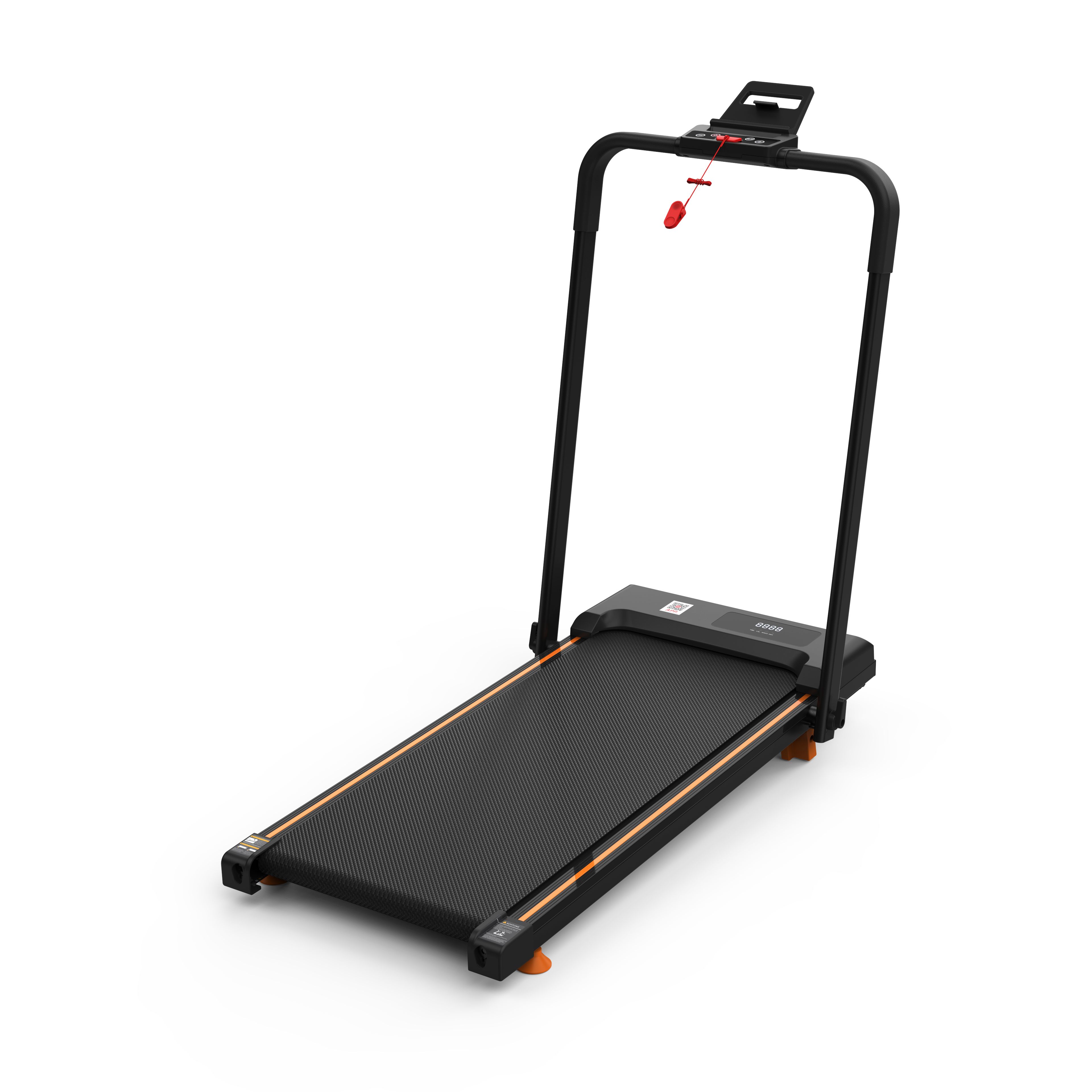 Tapis roulant nero con dettagli arancioni. Con manubrio e pannello comandi. Su sfondo bianco.