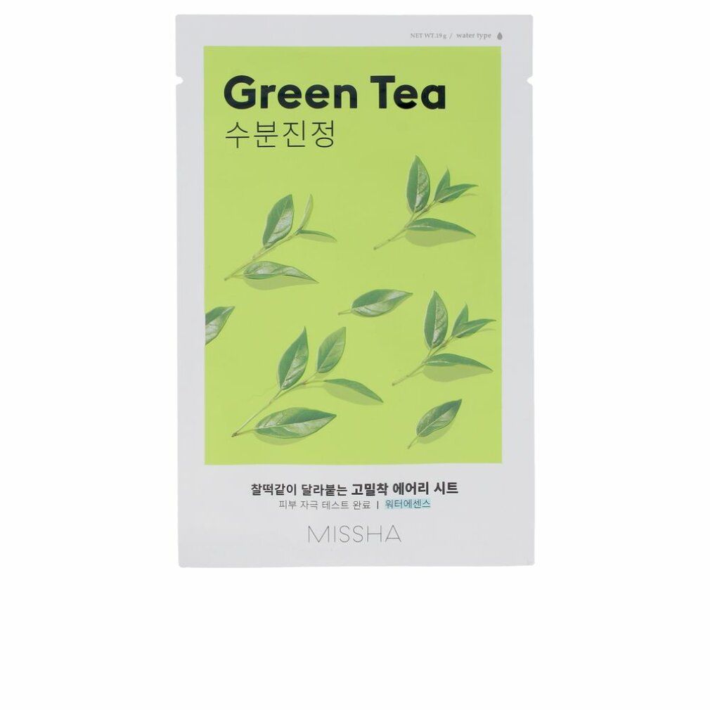 Confezione con sfondo verde e scritta 'Green Tea'. Illustrazione di foglie verdi. Marchio MISSHA.