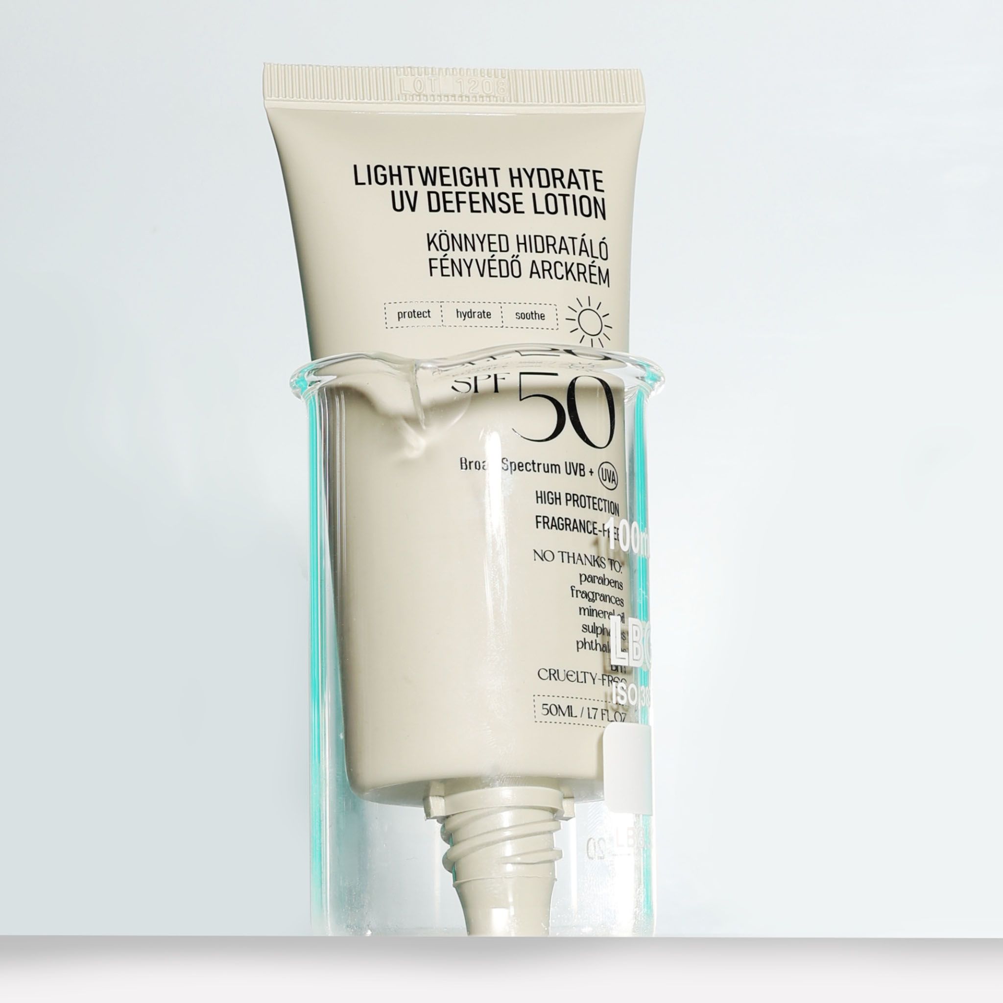 Tubo di crema con SPF 50.