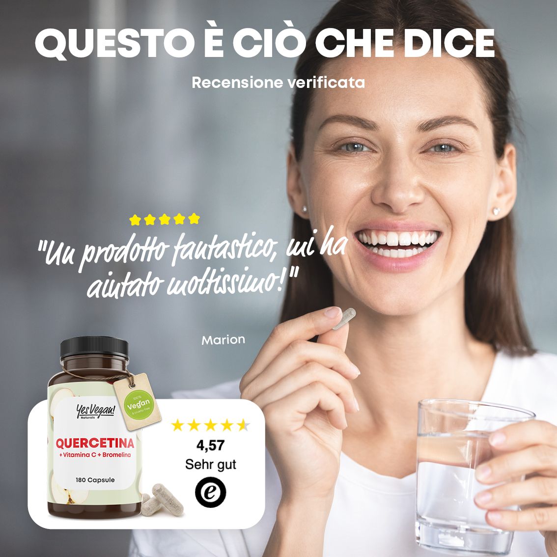 Donna tiene capsula e bicchiere d'acqua, con flacone Quercetina e recensione cliente.