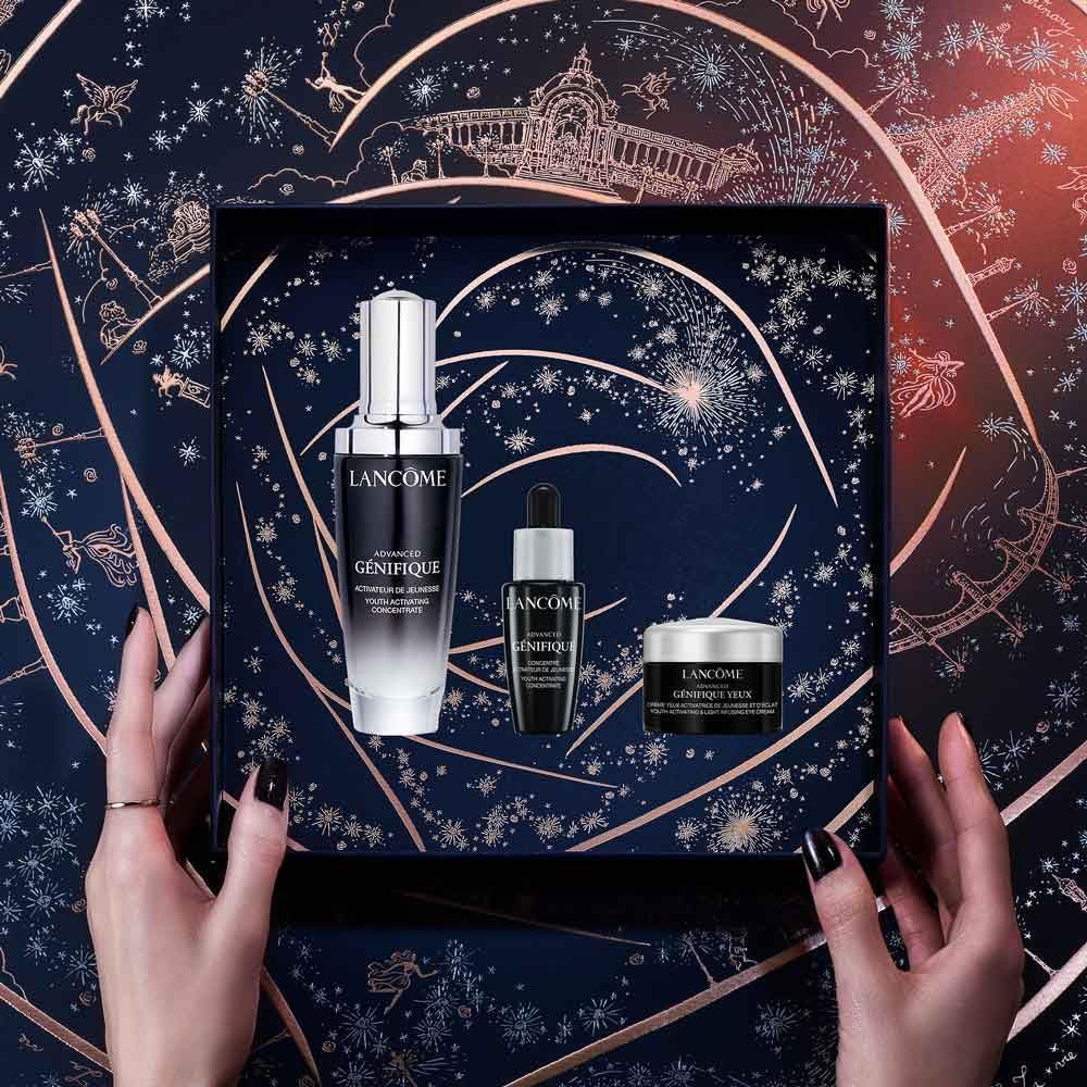 Set regalo Lancôme Advanced Génifique. Siero, concentrato e crema. Flaconi neri, tappi argento. Presentato in un cofanetto.