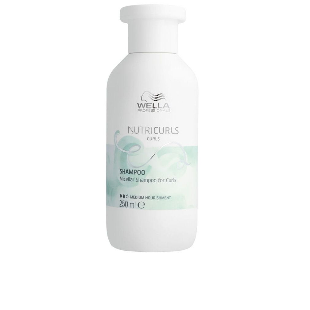 Flacone di shampoo bianco con dettagli verde-azzurro. Scritte: Wella, Nutricurls, Shampoo. Volume: 250 ml.
