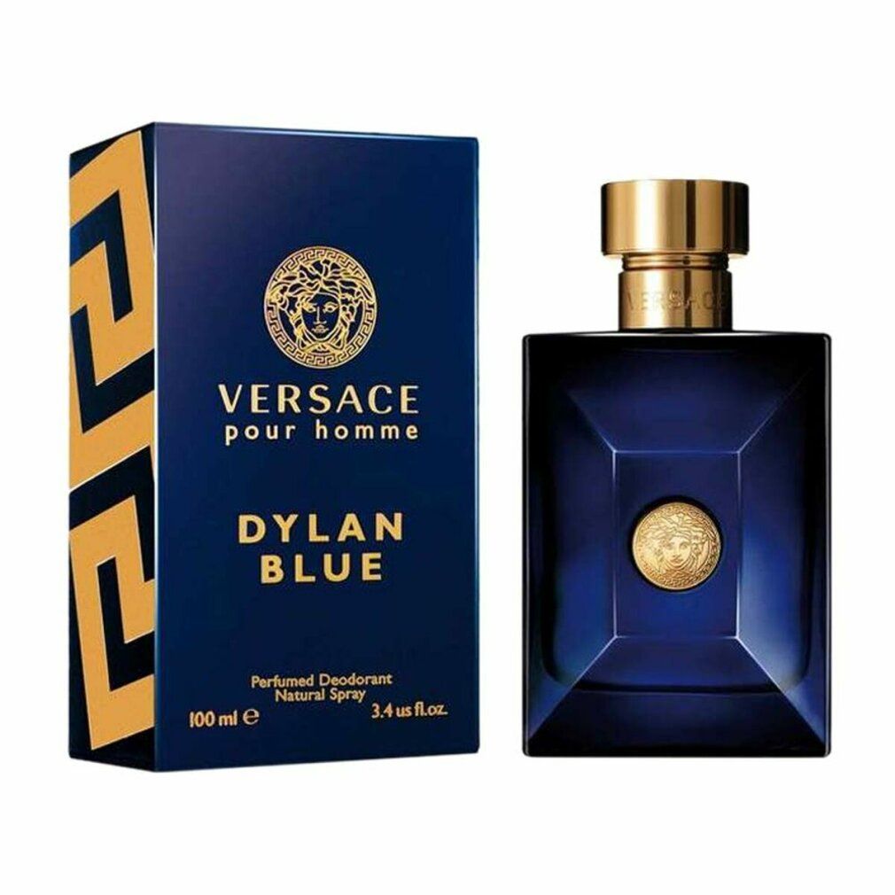 Flacone blu accanto a una scatola. Sulla scatola: Versace, Dylan Blue, logo Medusa. Flacone con tappo dorato.