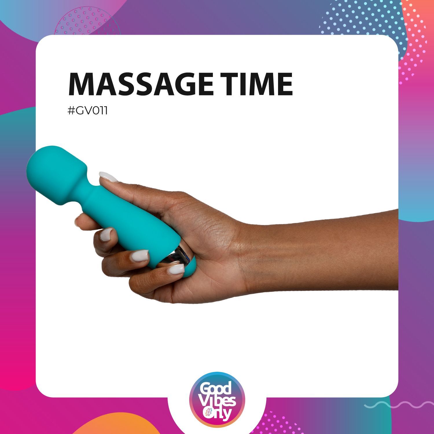 Persona che tiene in mano un vibratore massaggiante turchese. L'immagine riporta "MASSAGE TIME" e il logo "Good Vibes Only".