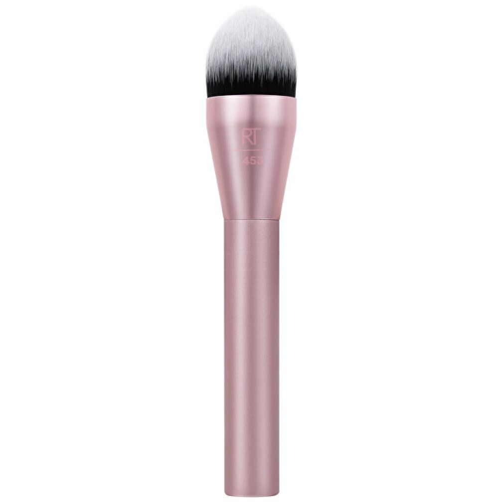 Pennello per blush con manico rosa e setole bianche e nere. Logo RT sul manico.