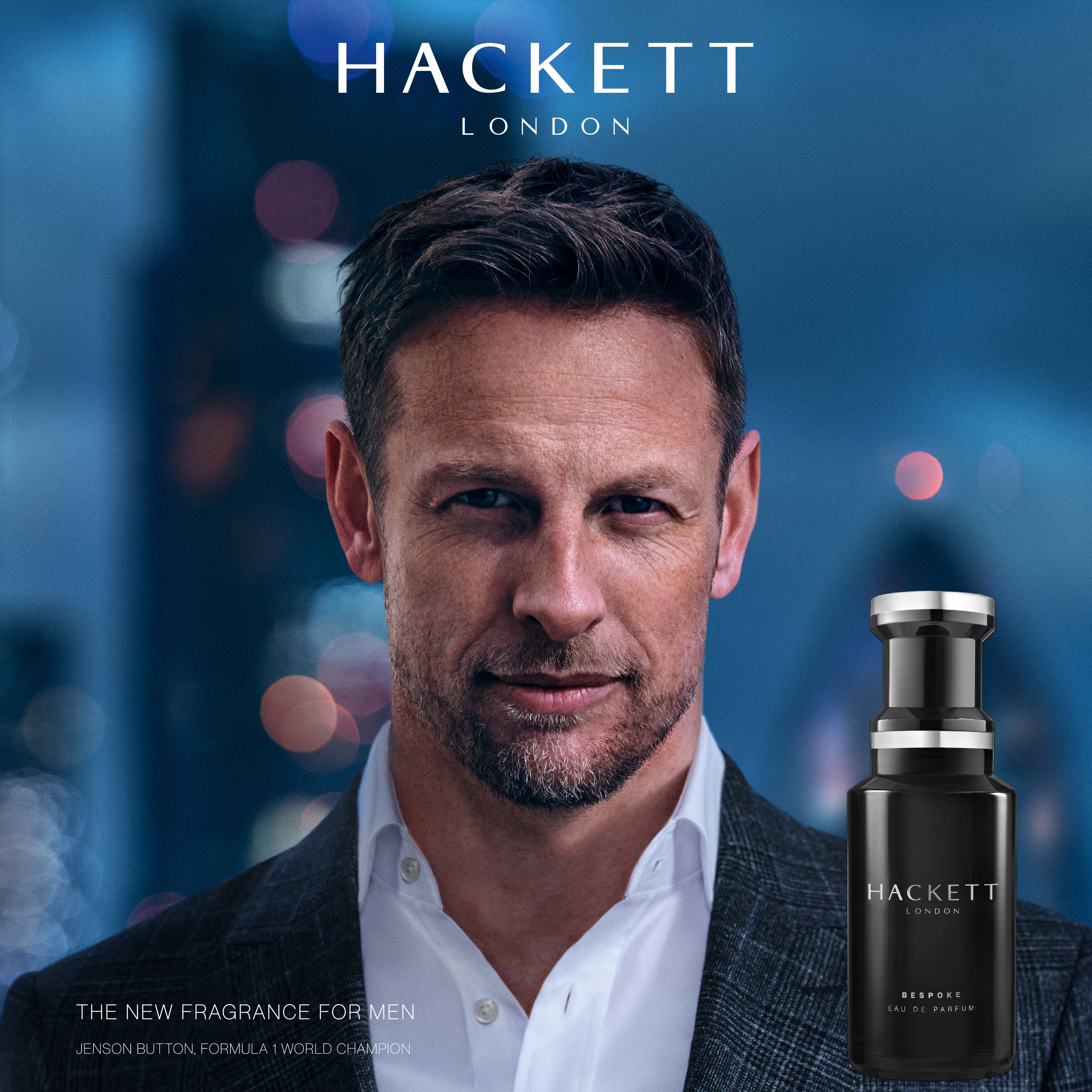 Uomo con flacone. Hackett Bespoke Eau de Parfum. Testo: The New Fragrance for Men. Jenson Button, Formula 1 World Champion.