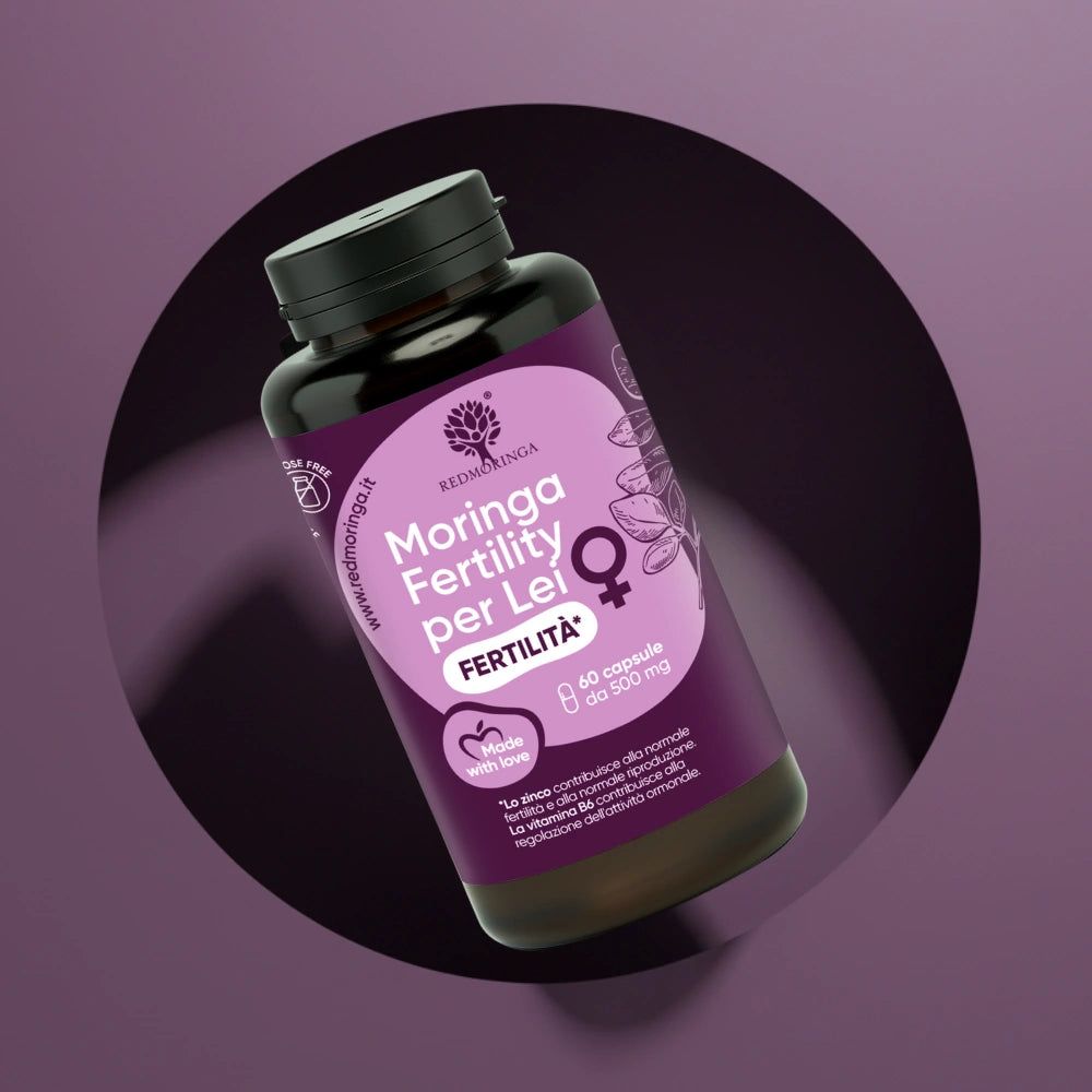 Flacone di capsule. Scritta: Moringa Fertility per Lei. 60 capsule, 500 mg. Su sfondo viola.