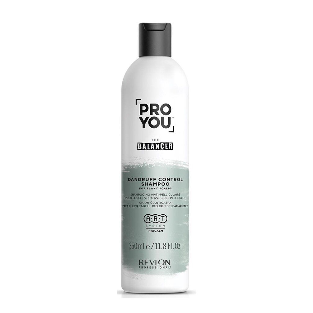 Flacone di shampoo bianco con tappo nero. Scritta: PRO YOU THE BALANCER, Dandruff Control Shampoo. Marchio: Revlon.