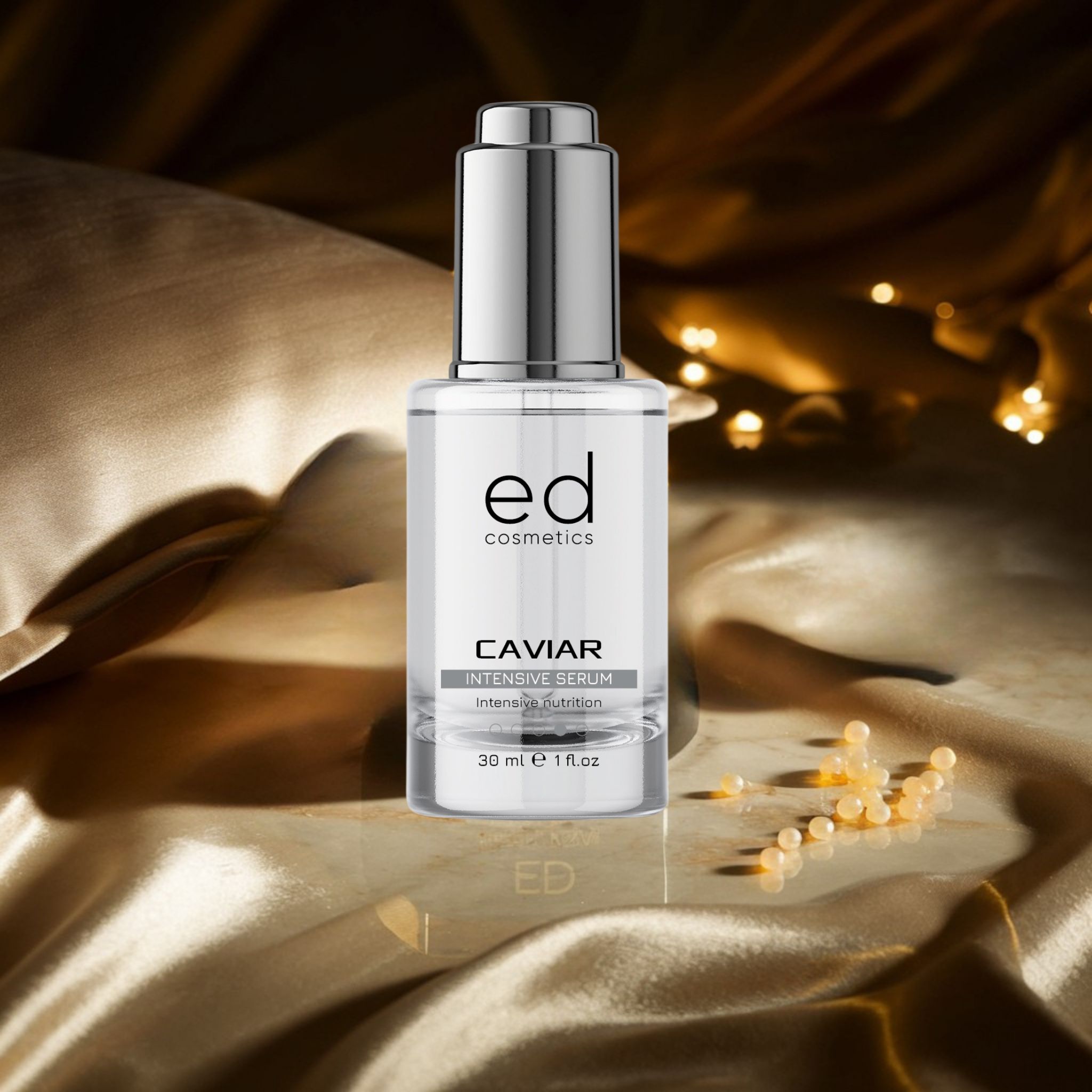 Flacone di siero con tappo argentato. Scritta: "ed cosmetics", "CAVIAR INTENSIVE SERUM". Su tessuto dorato.
