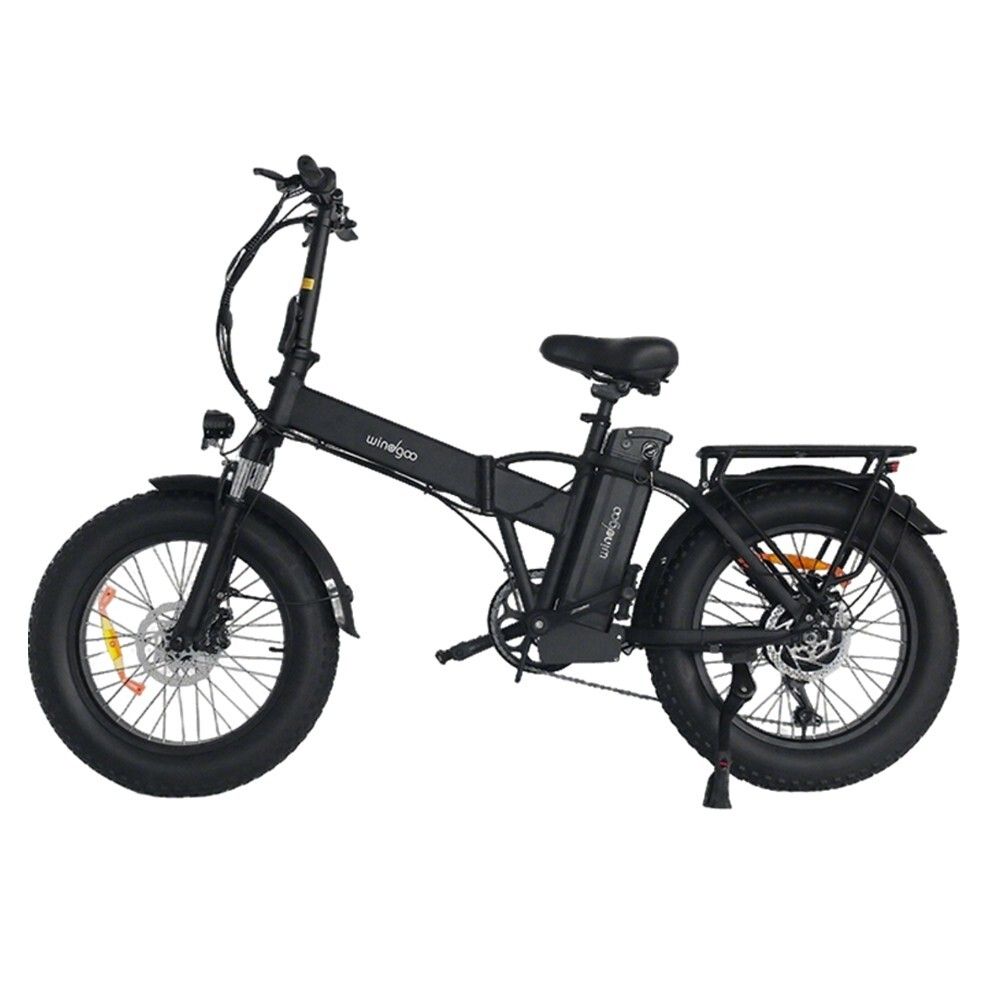 Bicicletta elettrica pieghevole nera con pneumatici larghi. Marchio "windgoo" visibile sul telaio e sulla batteria.