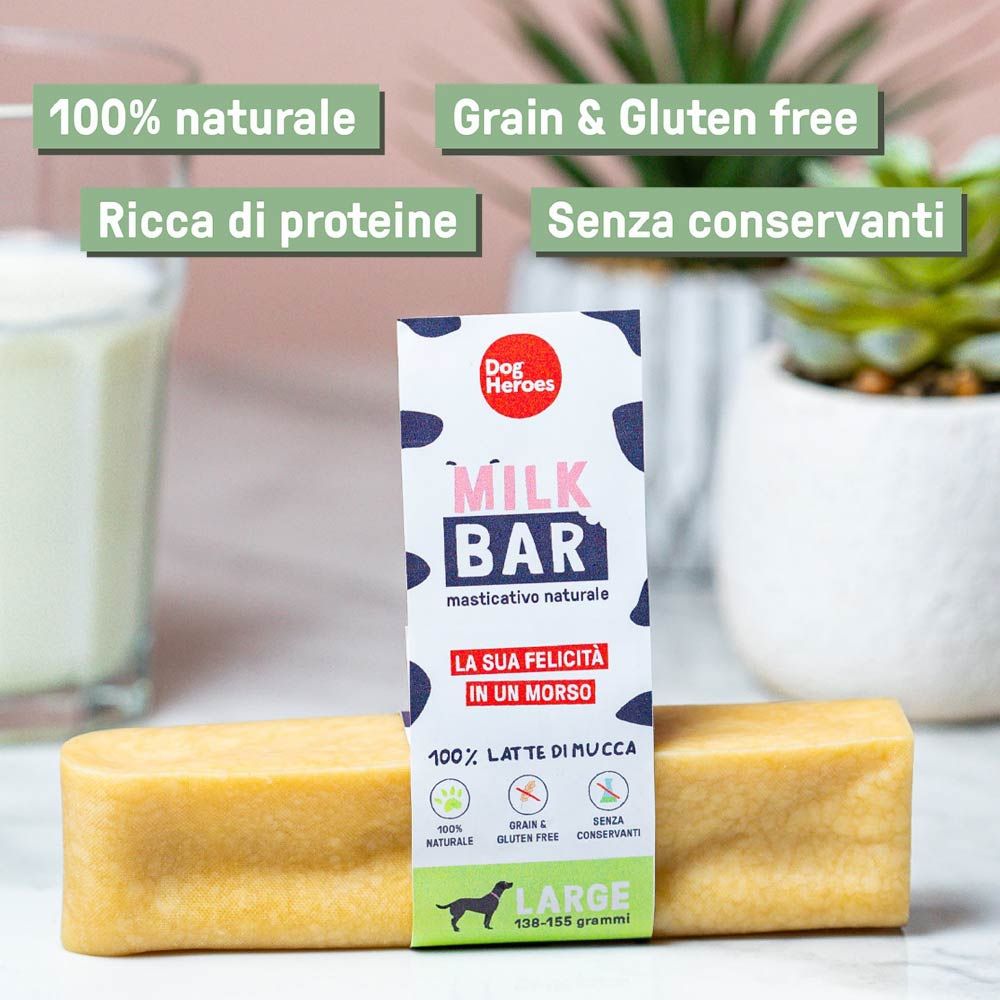 Milk Bar per cani con confezione. La confezione mostra il logo "Dog Heroes" e testo. La barretta è gialla e rettangolare.