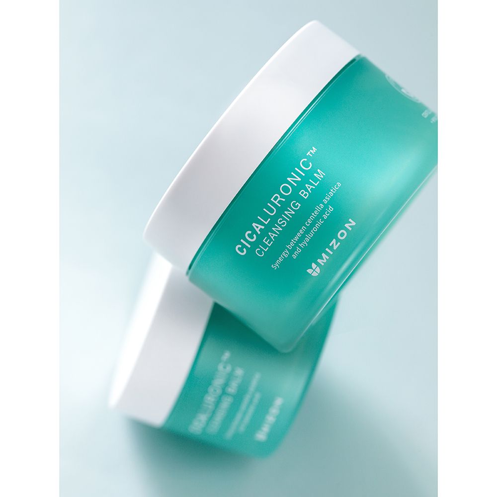 Due barattoli turchesi con coperchi bianchi. Scritta: CICALURONIC CLEANSING BALM. Marchio: Mizon.