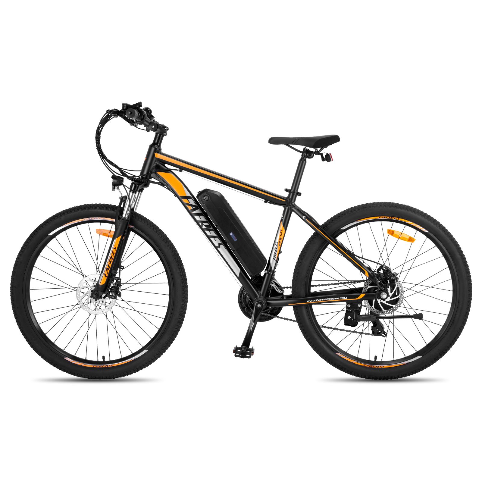 E-MTB nero con dettagli arancioni. Marchio Fafrees visibile. Pneumatici CST Jack Rabbit.