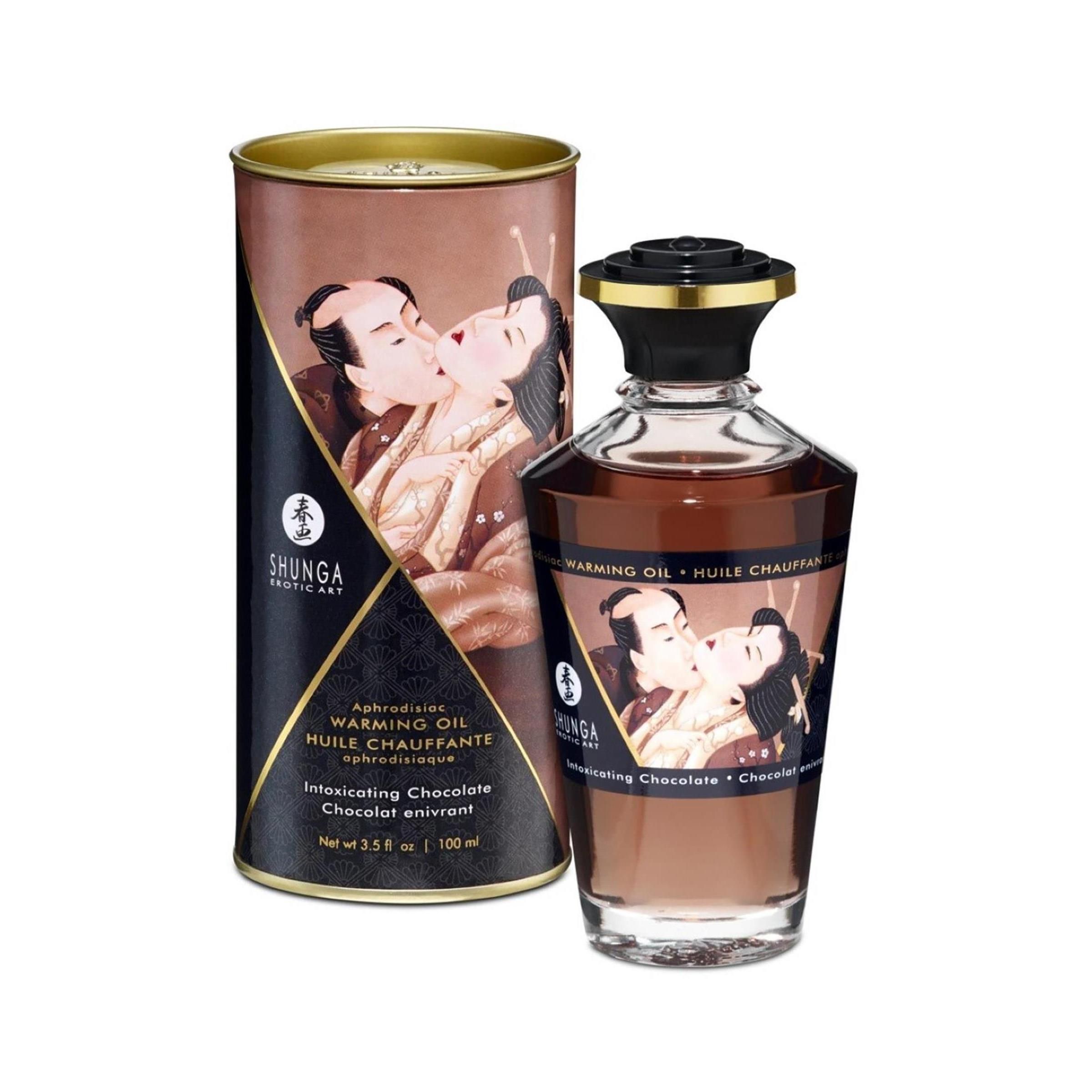 Bottiglia e scatola. Scritta: Shunga, Warming Oil, Cioccolato inebriante. Immagine di una coppia.