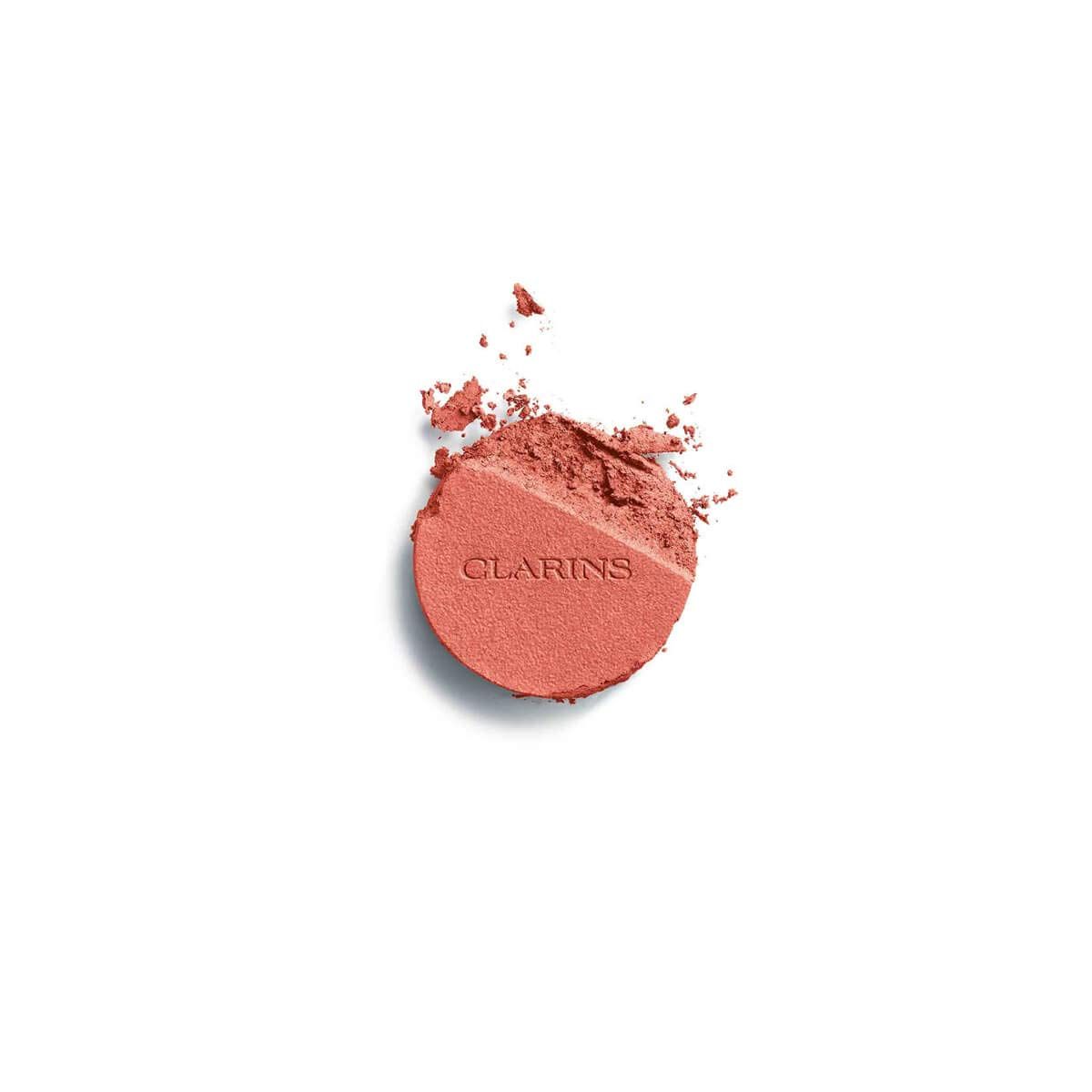 Clarins Joli Blush 07 Cheeky Peach. Fard in polvere compatto rotondo rotto. Scritta Clarins. Colore pesca.