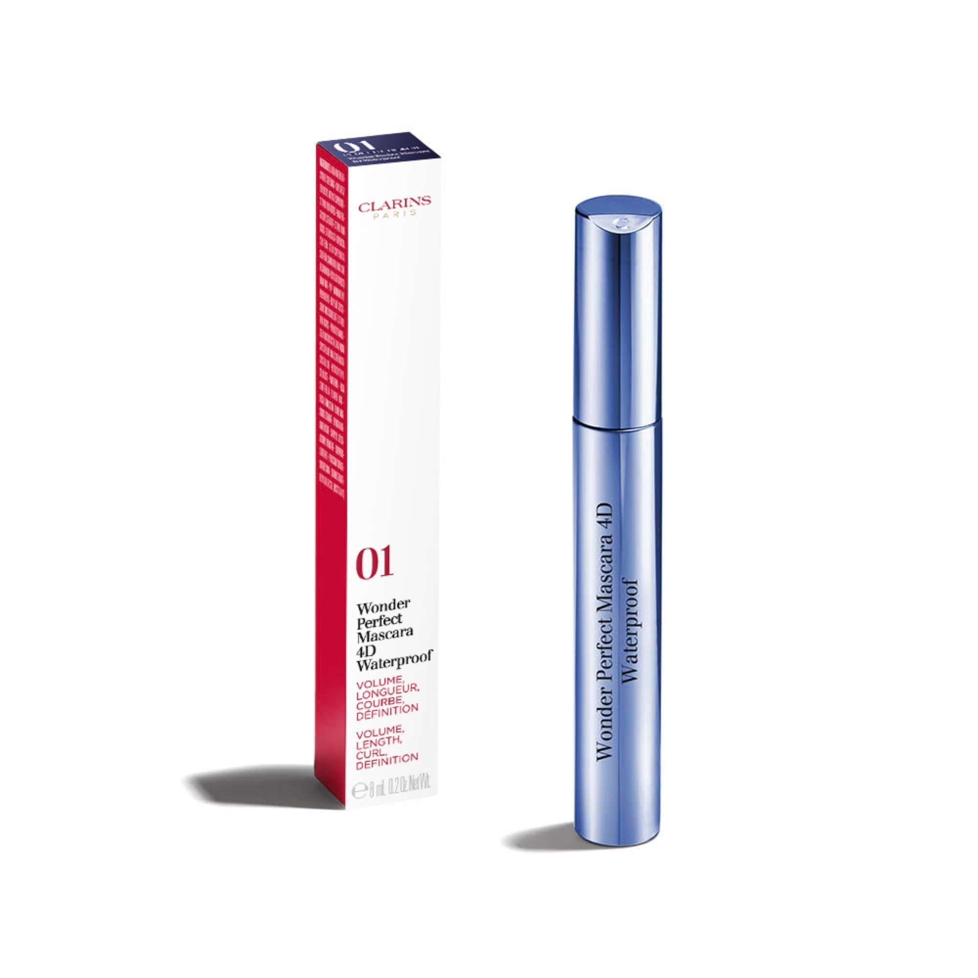 Tubo di mascara blu e confezione. Scritta: Clarins, Wonder Perfect Mascara 4D Waterproof.