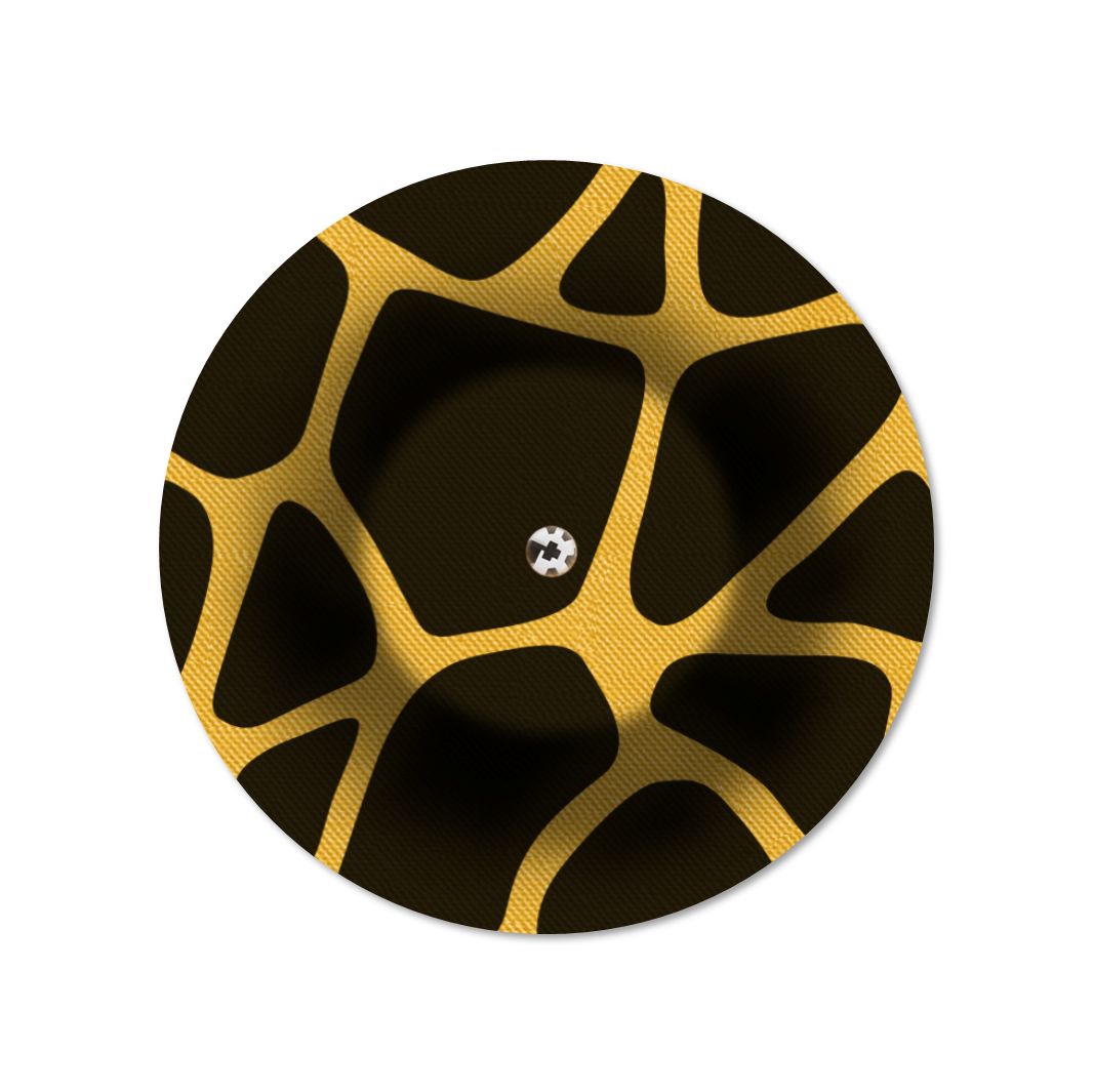 Cerotto di fissaggio rotondo con foro di ventilazione, motivo giraffa. Sfondo nero, motivo giallo.