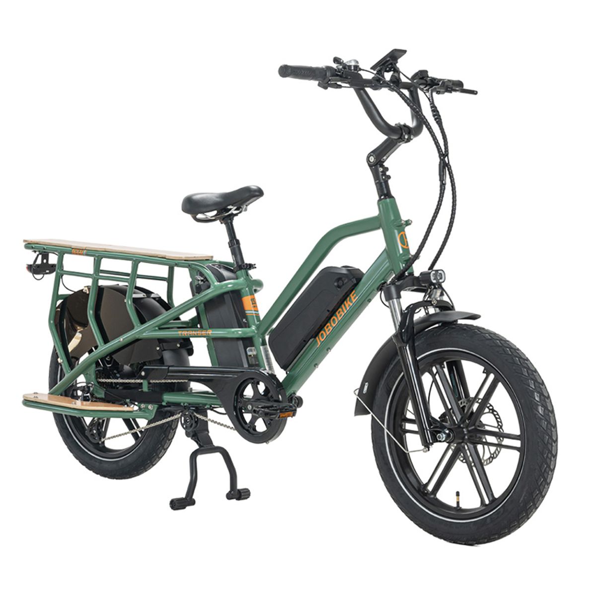 E-bike cargo verde con pianale in legno, portapacchi nero, due batterie, sella e pneumatici neri. Logo JOBOBIKE.